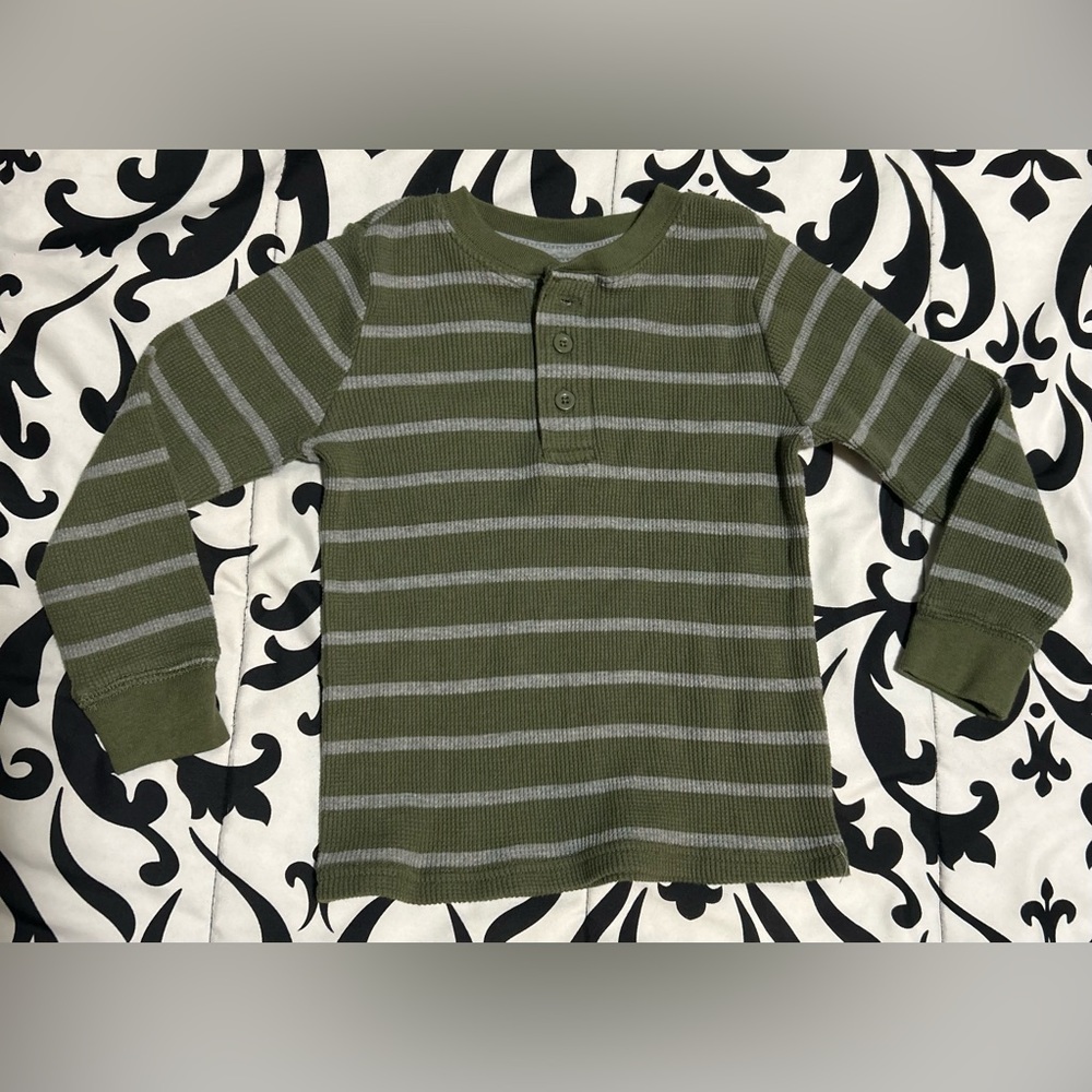 Garanimals long sleeve Olive green w/ a light gray stripe& 3 buttons- size 4t